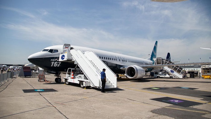 波音新型737 MAX 7客机完成首次试飞；三星电子4月30日起停牌3日，为股票分拆做准备