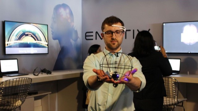 Emotiv研发EEG脑波感应头盔，可用意念控制无人机