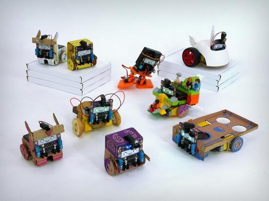 Crafty Robot研发纸壳机器人，可通过手机来进行控制