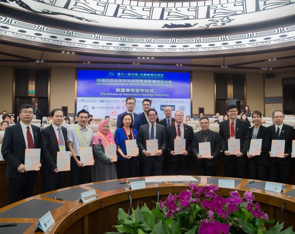 Brian Wong, VP of Alibaba Group (6th from left), with founding members of the Global E-commerce Talent Network including Dr. Charoen Chinwanit, VP of BUU (Thailand) (1st from right), Dr. Pantitra Putamanonda, Executive Assistant to President of UTCC (Thailand) (2nd from right), Prof. Dr. Choong Chee Keong, VP of UTAR (Malaysia) (3rd from right), Dr. Joseph Lee, Vice-Chancellor of INTI (Malaysia) (4th from right), and Dr. Haryani Haron, Associate Professor of UTiM (Malaysia) (4th from left)