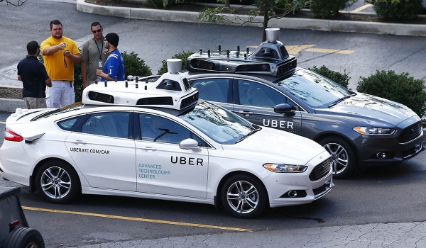 小鹏汽车宣布明年融资300亿元；投资者希望Uber出售无人驾驶汽车