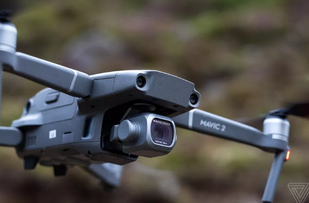 大疆发布新款Mavic 2无人机；松下对外授权OLED面板打印技术