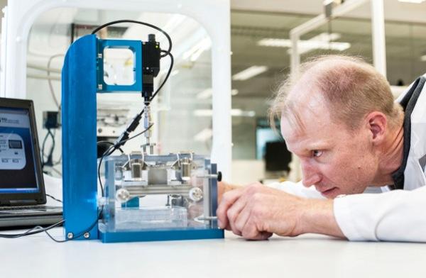 人类首次在太空3D打印生物器官；中国学者研制出高性能低成本的电解“水制氢”催化剂
