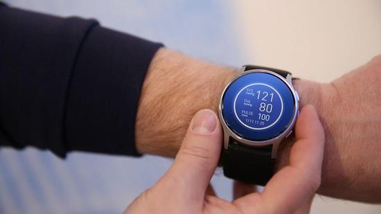 欧姆龙研发新型智能手表HeartGuide，可随时随地测量血压