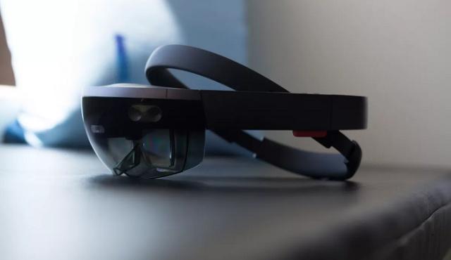 诺基亚发布世界首款后置五摄手机；微软发布HoloLens 2新一代混合现实设备