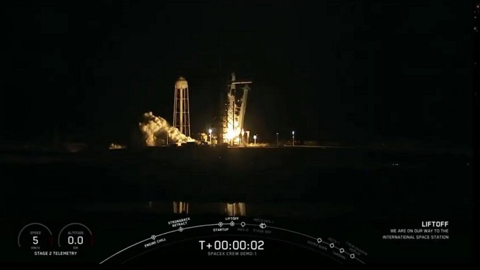 首次自动对接！美国离本土载人航天又进一步，SpaceX成功抵达国际空间站