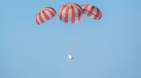 SpaceX载人龙飞船成功返回地球；阿里回应马云退出传闻